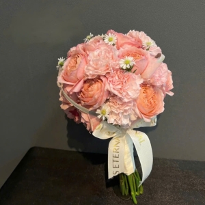 hoa-cuoi-hoa-cam-tay-co-dau-dep-sang-trong-tai-ba-diem-hoc-mon