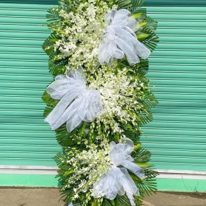 ke-hoa-tang-hoa-vieng-o-hoc-mon-shop-hoa-tuoi-quoc-bao-giao-nhanh-trang-trong